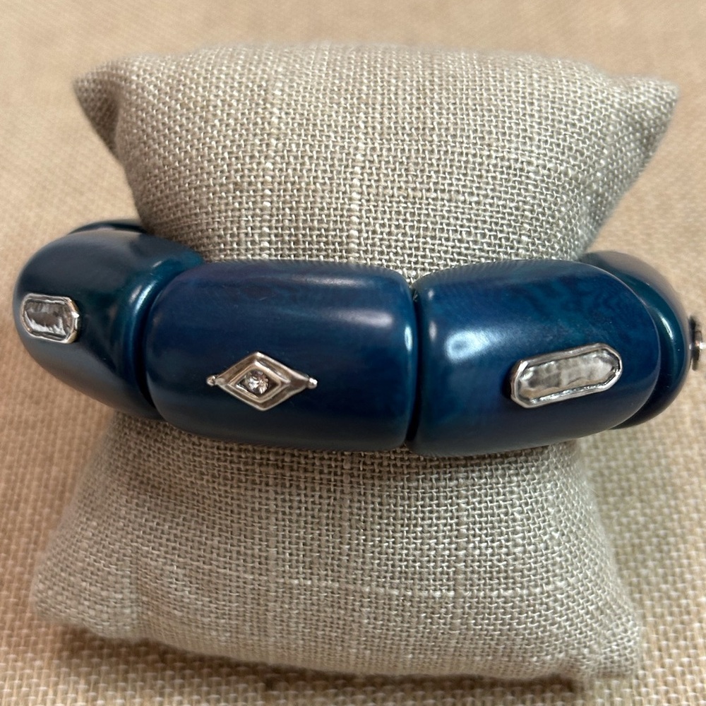 Silpada Polished Palms Stretch Bracelet B3299